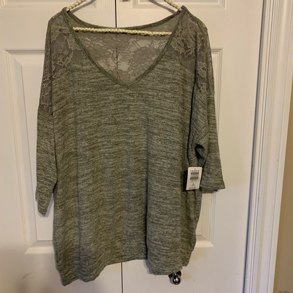 Relaxed Fit Super Soft Plush V-Neck Lace Yoke Dolman Top size 2 - Picture 2 of 8